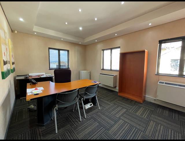 257M² OFFICE FOR SALE IN LYME PARK